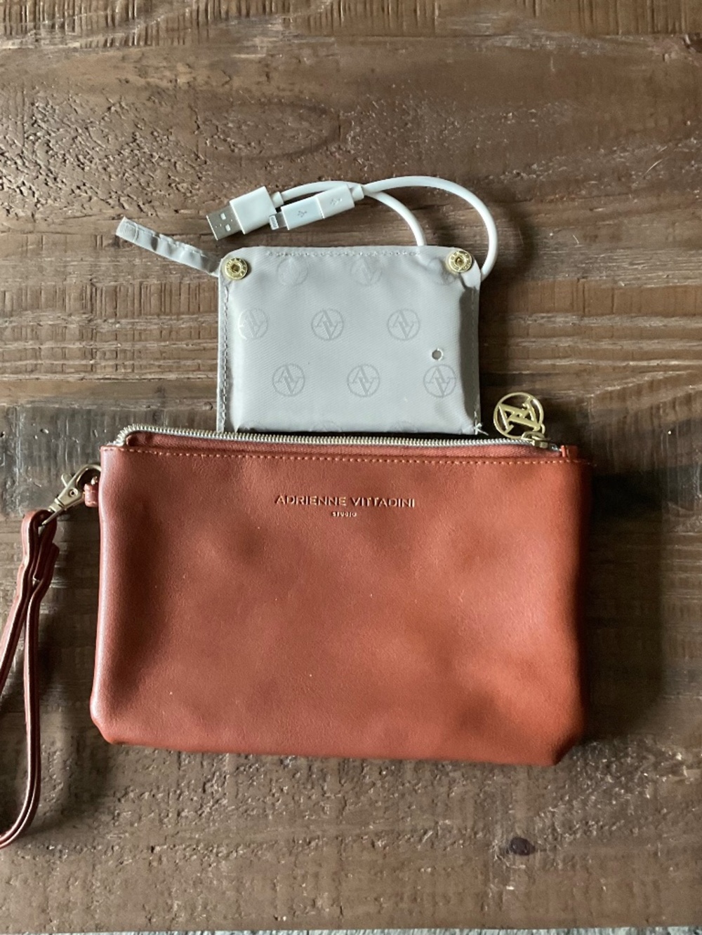 Adrienne vittadini studio phone charging wristlet